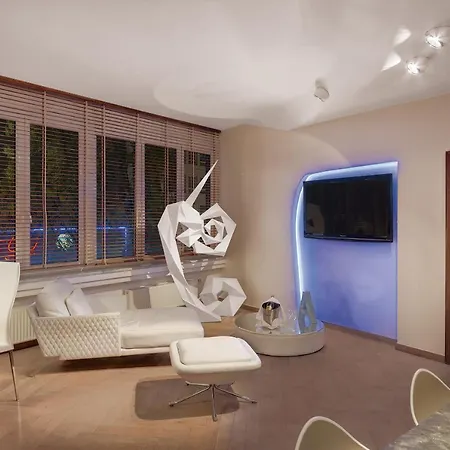 Design 2 Bedroom Suite City Center דירה *